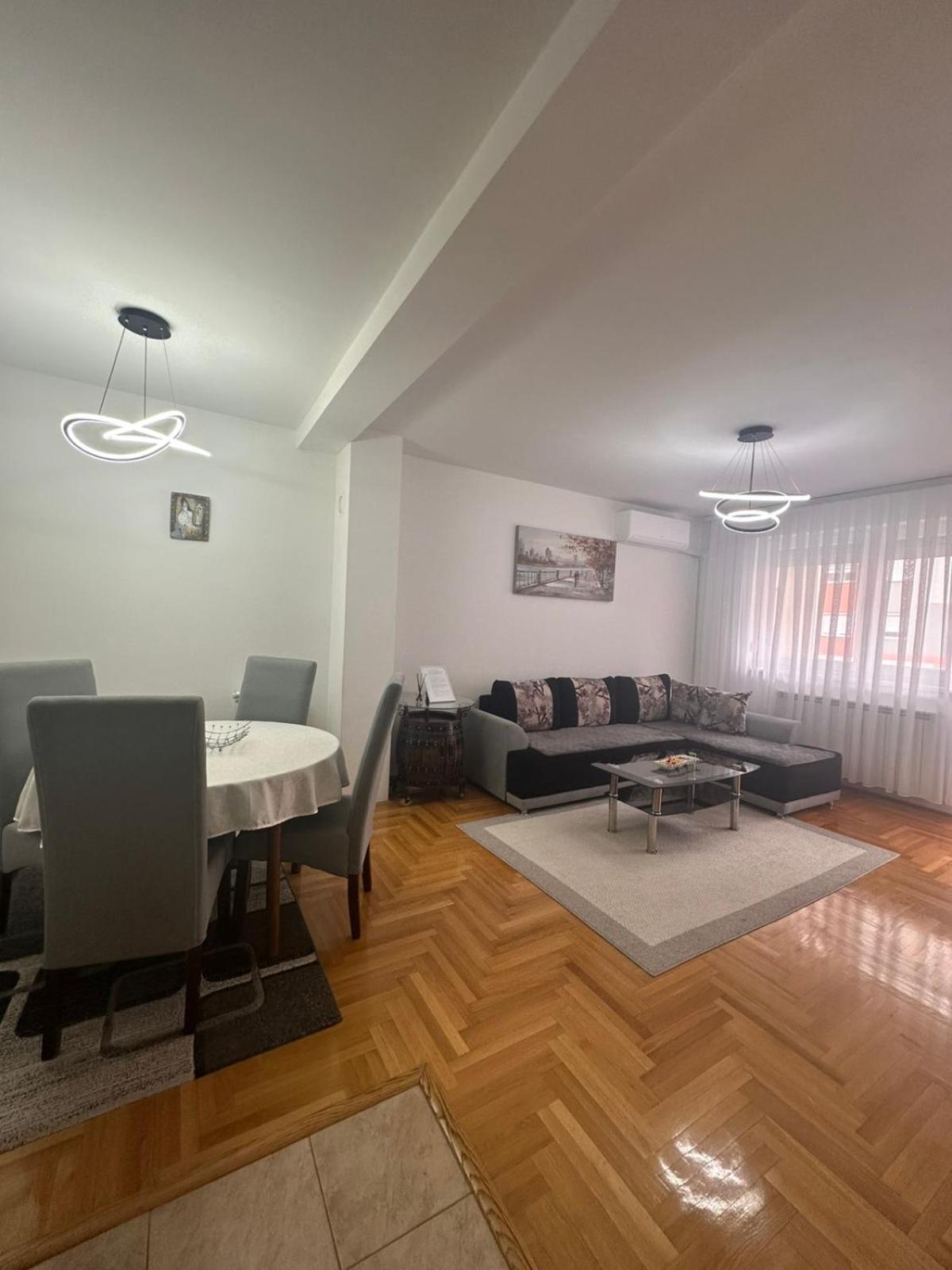 Istocno Sarajevo-hilandarska, Stan Na Dan Sv Apartment *